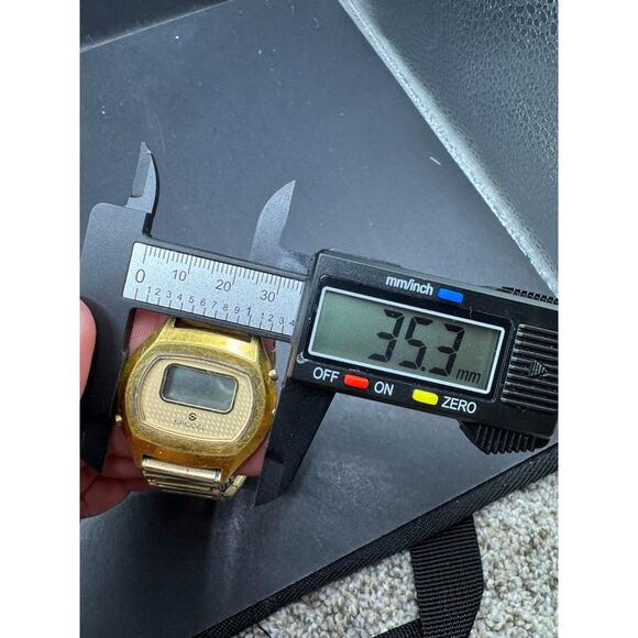 1979 Speidel Men\'s Watch Time TV Shaped Modulator Gold Tone Digital Watch main image 4